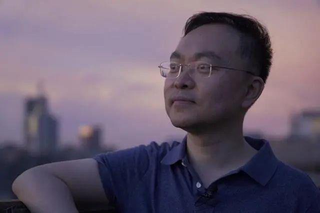 破防了，他拼了命都要出圈