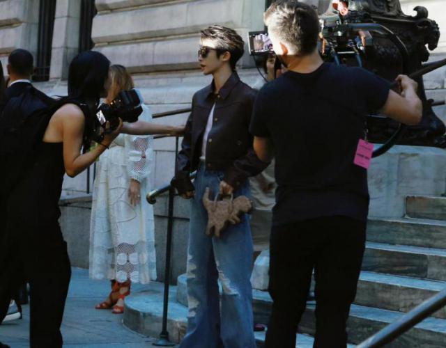 纽约时装周第一波：李冰冰无瑕疵，费翔贵气，孙怡吴谨言扛住了镜头