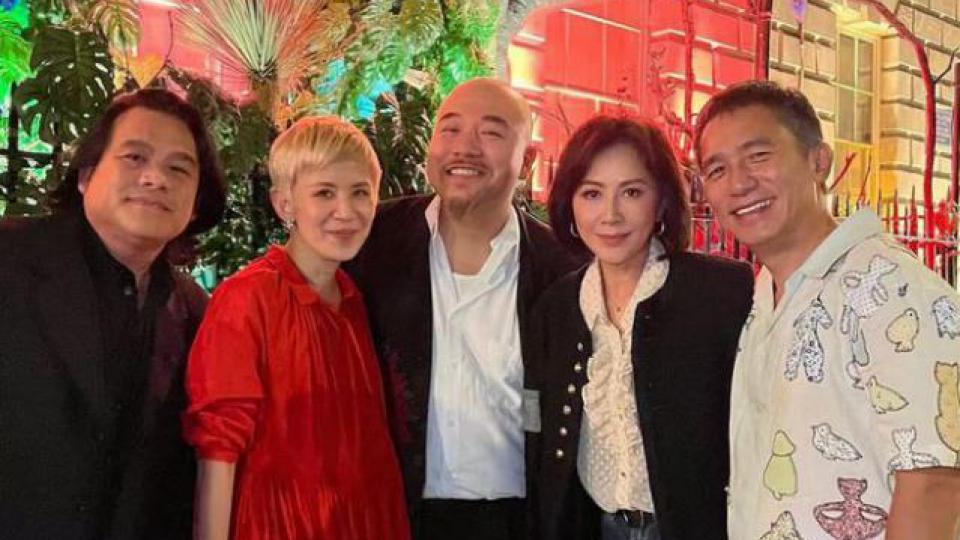 刘嘉玲梁朝伟与友人聚餐：吴君如金色短发气色好，陈可辛探头合照