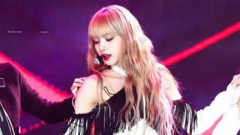 知情人曝Lisa疯马秀内幕！提供专场给VIP，竞价上台抚摸