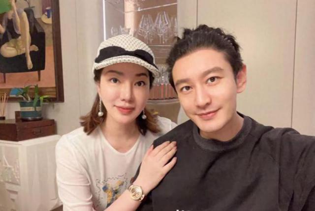 黄晓明上海豪宅曝光，墙壁挂自画像太过自恋，发际线像假发套