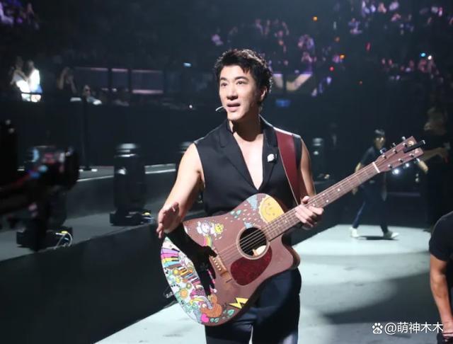 王力宏背后大佬曝光！曾一句话让李靓蕾不敢反击