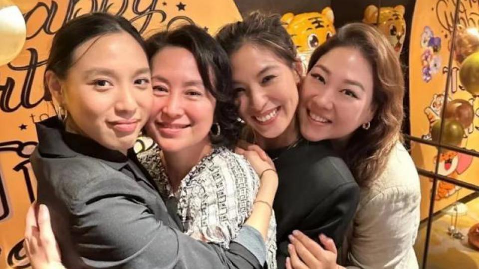 何超琼生日现场曝光，干女儿花心思布置，合影被港圈名媛簇拥