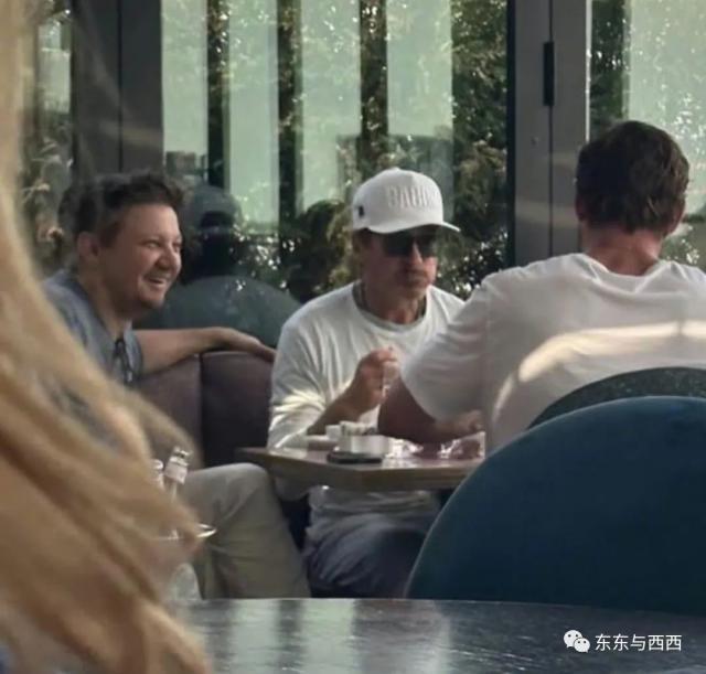 全球最性感男人悄悄结婚了，娶小16岁美女，是谁拿下这个“男女通吃”大帅比？