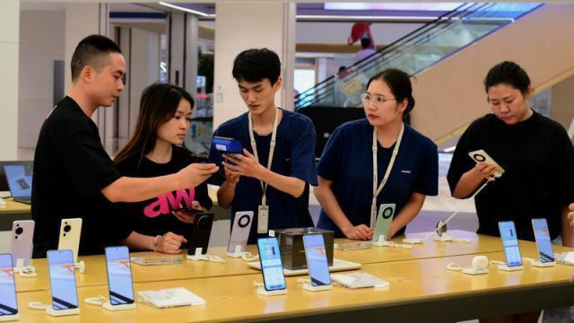 iPhone15上新前夕探店：华为卖断货，苹果仍“神秘”