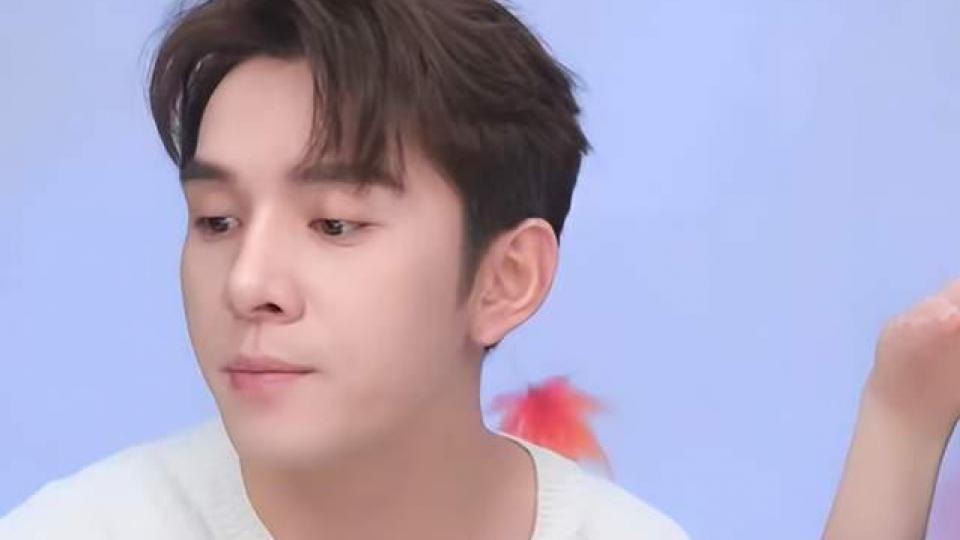 李佳琦风波后复播，网友刷屏买不起，本人表情难看