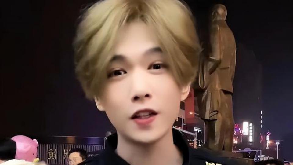 山寨版鹿晗自曝月入500万，两年前还只是电子厂打工仔