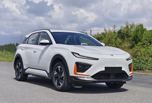 哪吒 X 车型通过工信部申报：长约 4.6m，搭载 120 kW 电动机