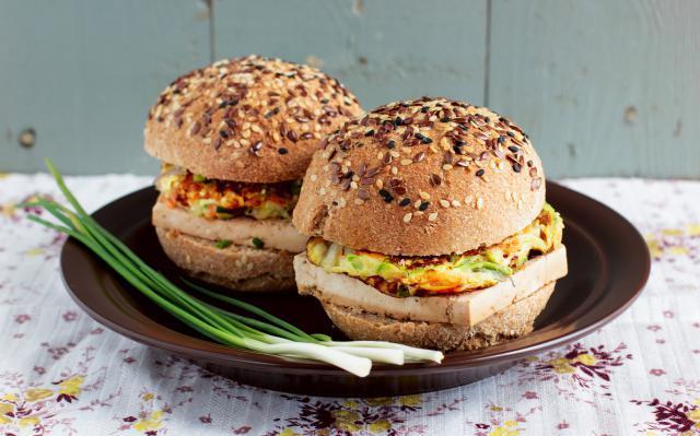 两年开出3000家店，中式汉堡“背刺”麦肯