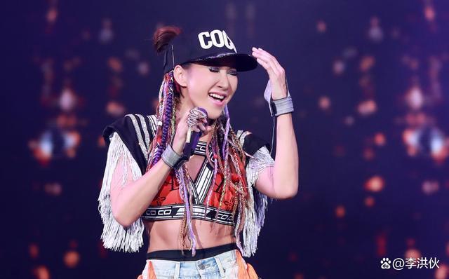 李玟二姐再谈《好声音》，不关注节目八卦，有人声援是好事