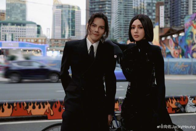 向佐郭碧婷合体拍写真 夫妻俩全黑造型太酷