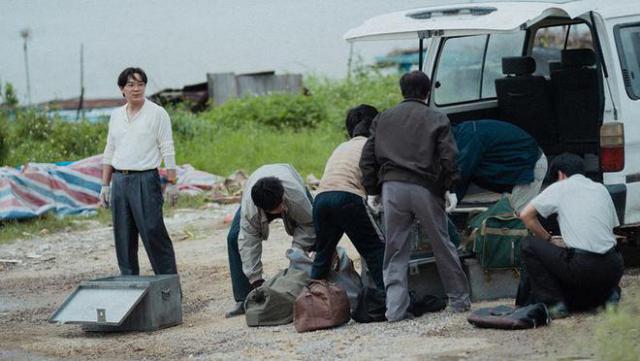 劫钞案引发21年追凶，大鹏新片为何无反转没悬念