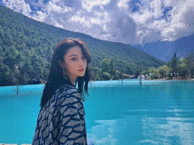 36岁张馨予旅居云南小县城！武警老公如影随形