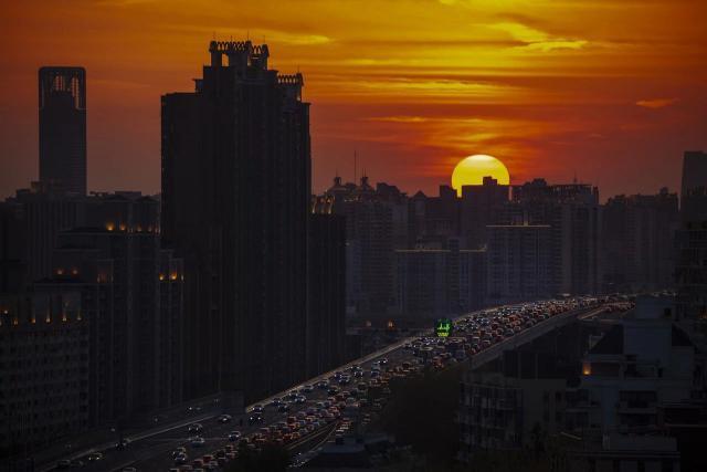 “李佳琦之问”的经济学隐喻