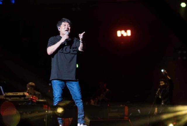 周华健太贴心，演唱会为粉丝准备提词器