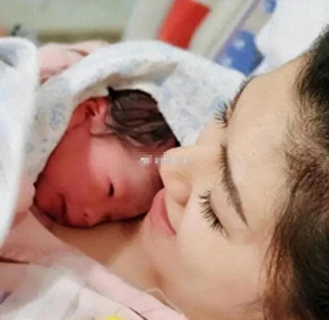 任容萱曝Selina坐月子常哭泣 无领结婚证打算疑似恐婚