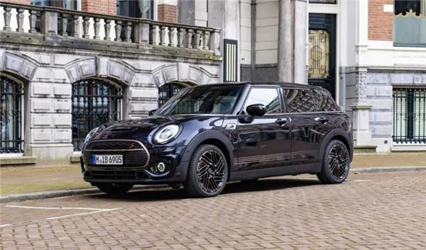 还在考虑iPhone 15 Pro Max?外媒：三星已经碾压了它