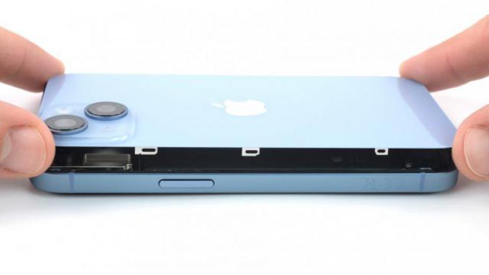 iPhone 15用上快拆设计后，终于把维修费打下来了