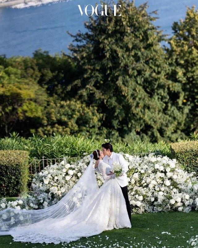 泰星Mark和Kim婚礼现场照曝光 俩人相浪漫亲吻甜蜜