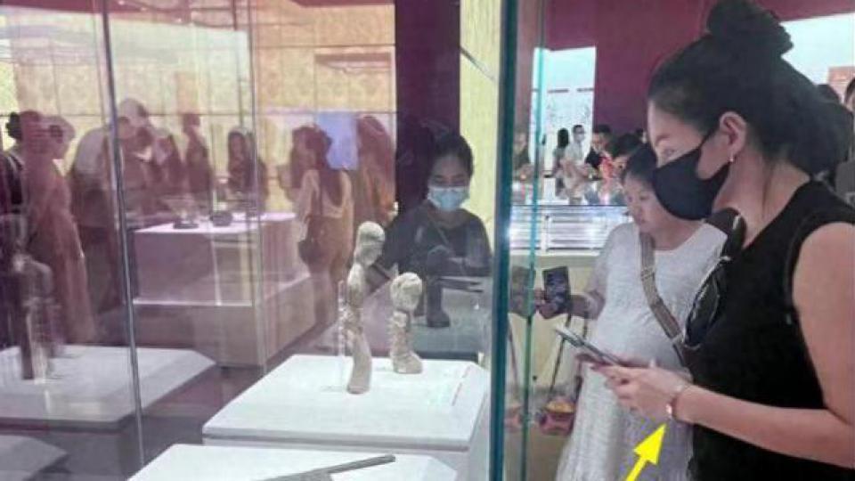 36岁张雨绮在南宁被偶遇 又白又瘦一身行头近30万