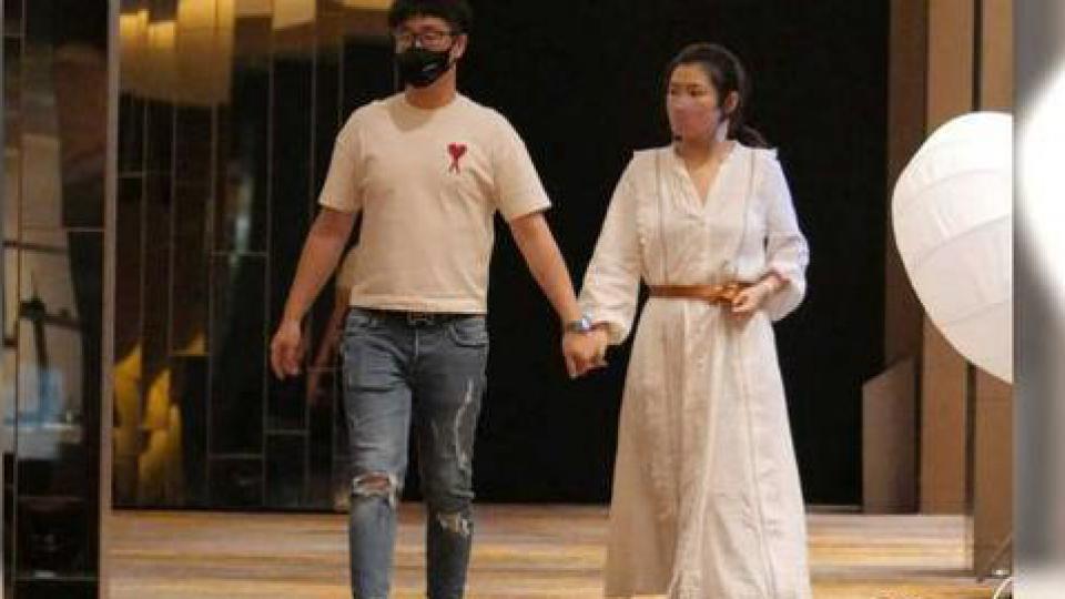 就因未婚生子，都在逼问她什么时候去领证办婚礼？