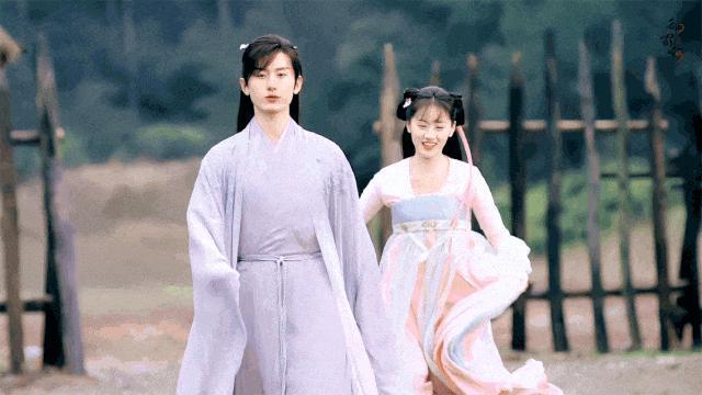 一举收割两个男神，他比女星还抢手？