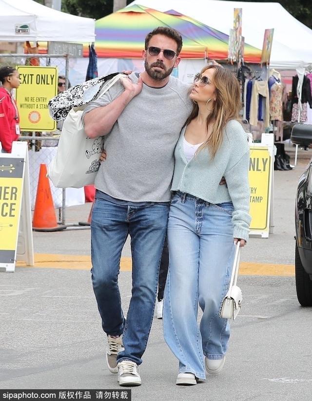 关晓彤工作室发文回应“天然呆奶茶公司被强执130万”：与关晓彤无关