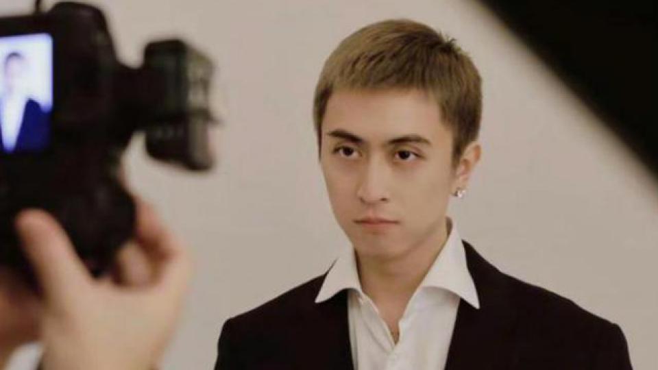 网友自曝被秦奋侵害差点没命，本人深夜发声辟谣并公开道歉