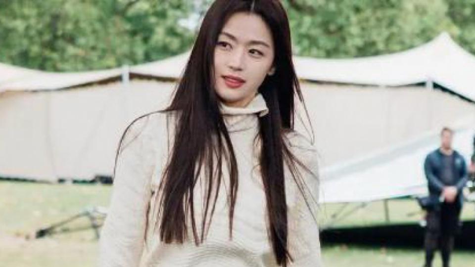 41岁全智贤时装周状态惊艳网友：姐好像真的不会老！