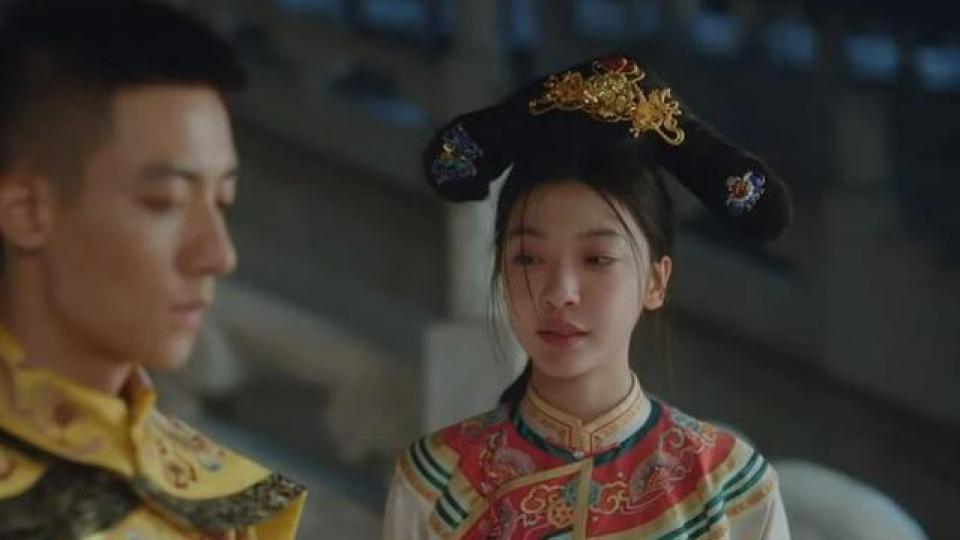 从艳压到群嘲，一手好牌打得稀烂