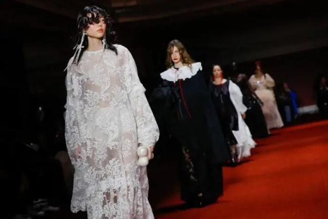 伦敦时装周：陈坤变得不敢认，全智贤这身打扮必火！