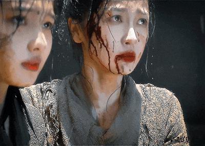 在横店走秀的虞书欣是现实版千颂伊吧！