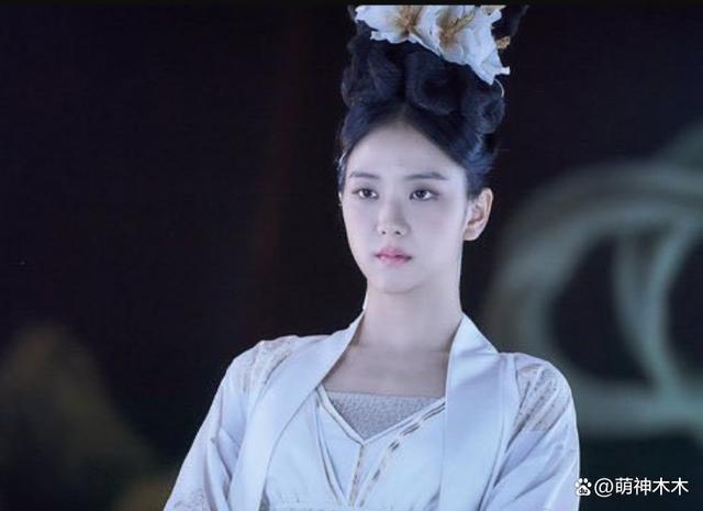 韩娱又来偷了！金智秀新片妆造抄袭刘诗诗，脸肿脖子粗遭群嘲