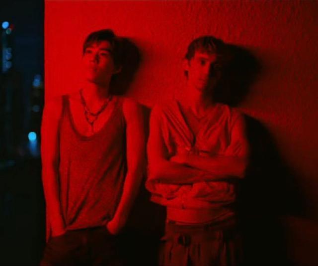 梦幻联动！PP和戳爷合作MV发布 两人同框合影充满惊喜