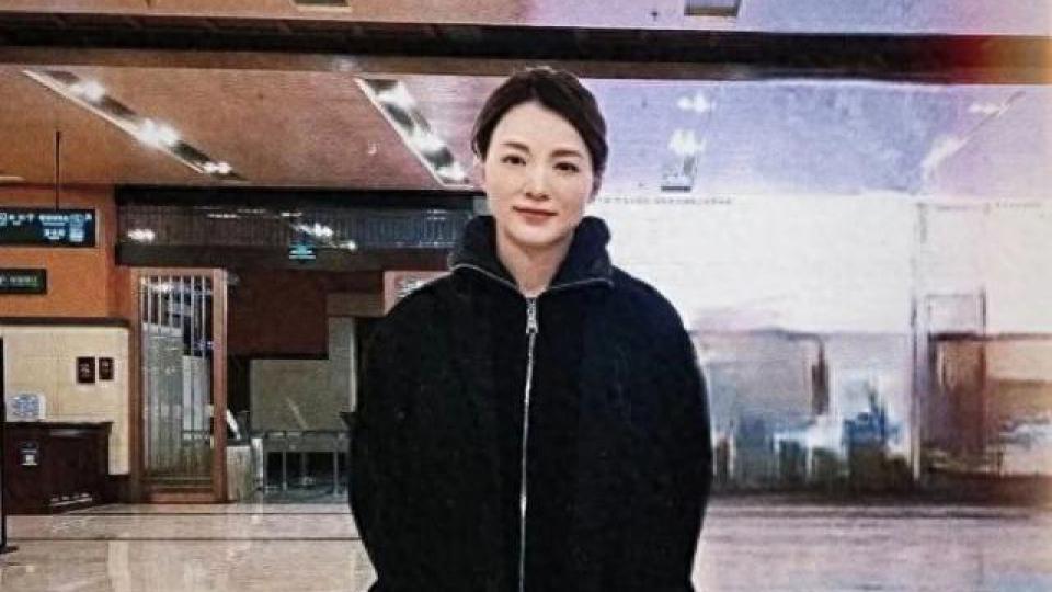 50岁董卿独自出门被偶遇！拒绝合影态度冷淡