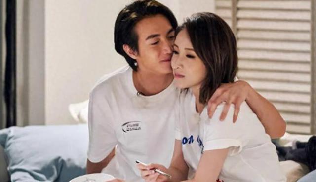 44岁萧亚轩与30岁混血帅哥约会疑有新欢 本人回应