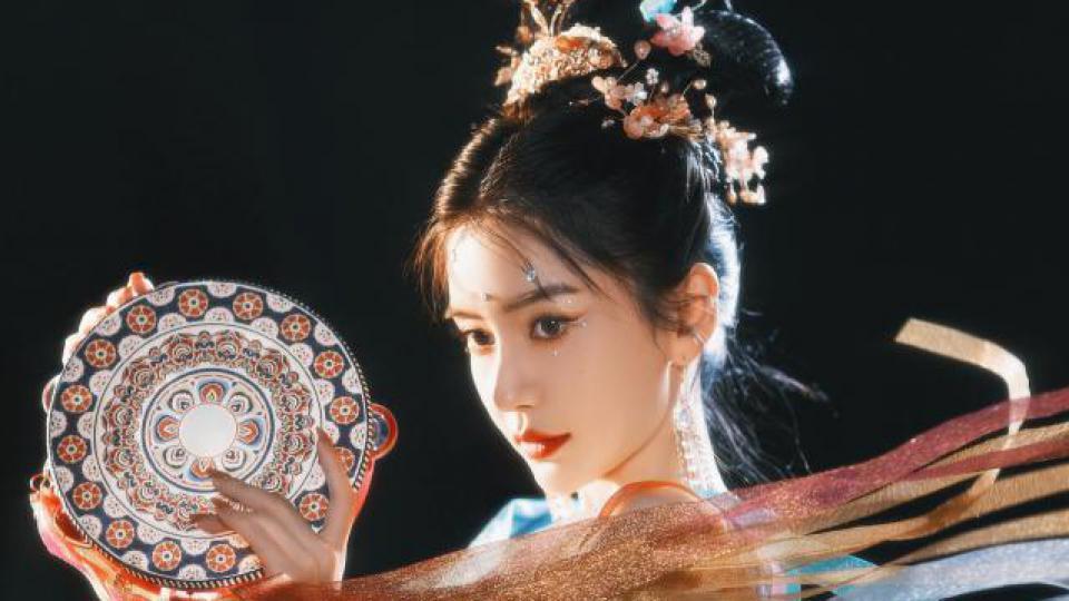 Baby神女造型曝光美如画 五官精致太惊艳