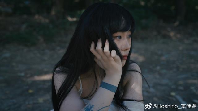 窦唯二女儿窦佳嫄疑似喊话岳明辉 随后秒删引热议