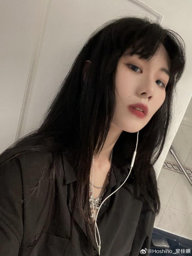 窦唯女儿窦佳嫄回应秒删微博 称岳明辉是很好的朋友