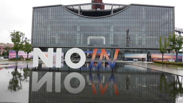 造芯、自研系统和手机，蔚来交出年度“科技答卷”