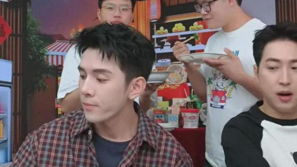 李佳琦现状：不敢看镜头，直播状态很差，雇水军刷屏被举报