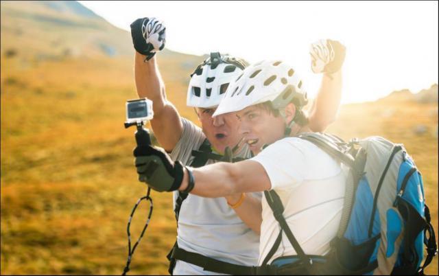 海外版妙鸭相机，“像不像”不重要