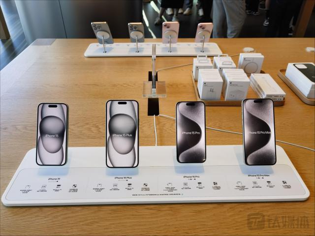 直击iPhone15系列发售：标准版已破发，黄牛直言受华为影响太大