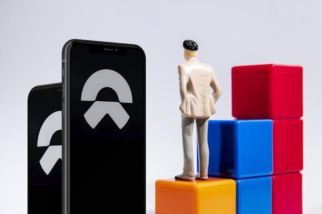 蔚来造手机，李斌「只知其一」