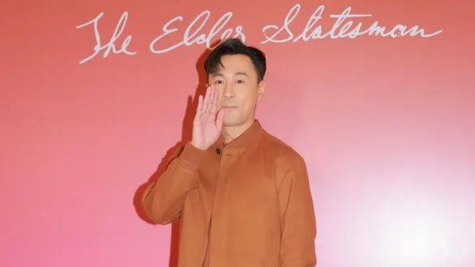 林峯现身活动，预告将推出新歌，明年开演唱会