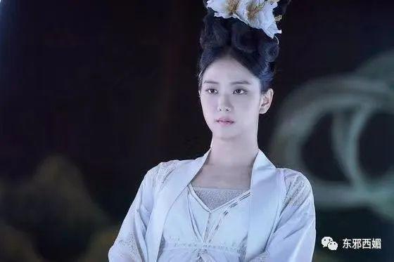 好惨烈的对比！神颜啥时候这么不值钱了……