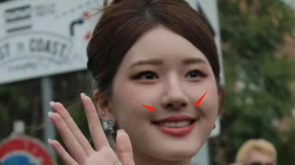 赵露思看秀服装全球首穿，却被嘲P图太狠，生图秒变大圆脸