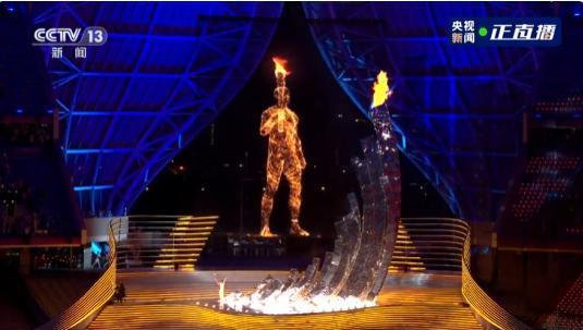 杭州亚运会全球首创“数字火炬手”点燃主火炬台，上亿人次参与