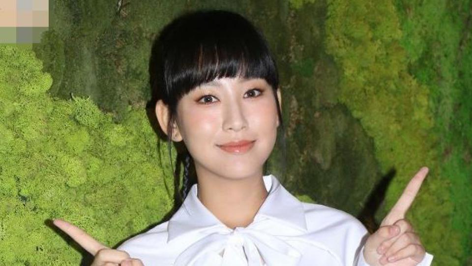 18岁港星炎明熹收入千万，已低调买下2套房，今年才上大一