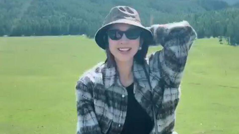 唐艺昕小腹凸起被疑怀二胎，火速晒照辟谣澄清